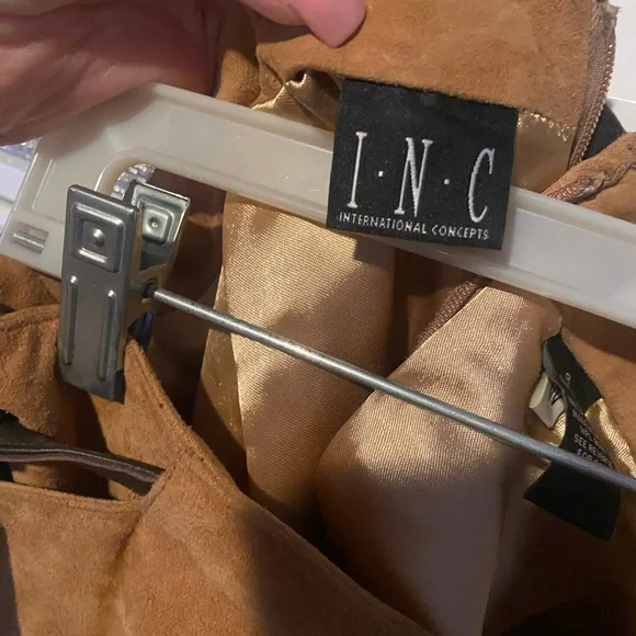 Genuine suede skirt by INC , with pockets and leather leather strip belt .. - Picture 4 of 11